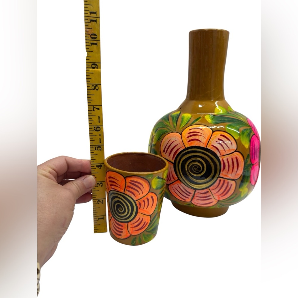 Mexican Ceramic.Hand-Painted Floral Ceramic Vase in Mustard with multicolor. - Picture 7 of 7